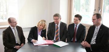 Vertragsunterzeichung im Jahr 2010